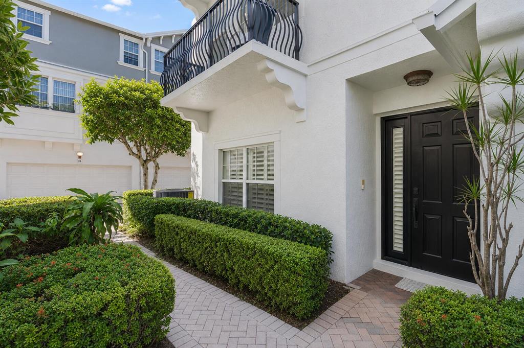 Atlantic Commons at Tuscany townhome entry with manicured hedges